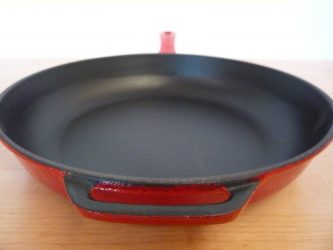 Cast iron pan