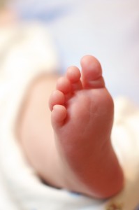 Babies require the right nutrition to develop Should I breastfeed or use formula?